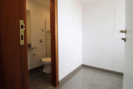 Apartamento para alugar com 300m², 3 quartos e 2 vagasBanheiro