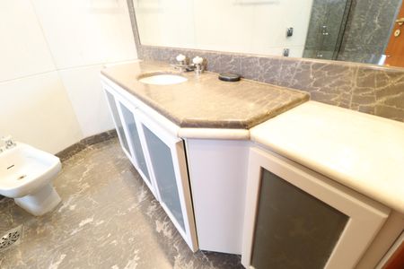 Apartamento para alugar com 300m², 3 quartos e 2 vagasBanheiro do Quarto 3