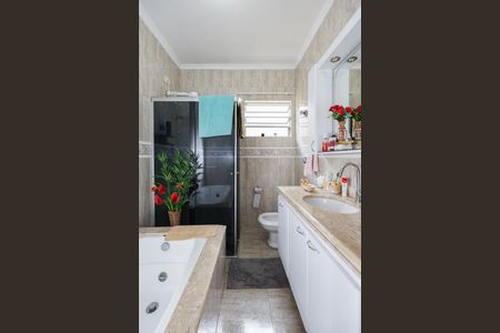 Casa para alugar com 136m², 3 quartos e 3 vagas Casa para alugar com 136m², 3 quartos e 3 vagasBanheiro da Suíte