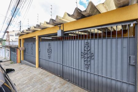 Casa para alugar com 136m², 3 quartos e 3 vagas Casa para alugar com 136m², 3 quartos e 3 vagasFachada