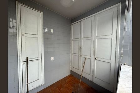 Casa à venda com 271m², 5 quartos e 1 vagaÁrea de Serviço