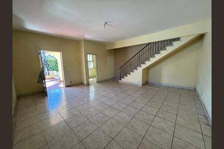 Casa à venda com 271m², 5 quartos e 1 vagaSala