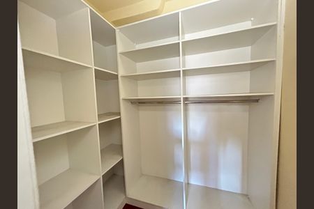 Casa à venda com 271m², 5 quartos e 1 vagaCloset da Suíte 1