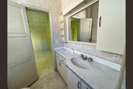 Casa à venda com 271m², 5 quartos e 1 vagaBanheiro da Suíte 2