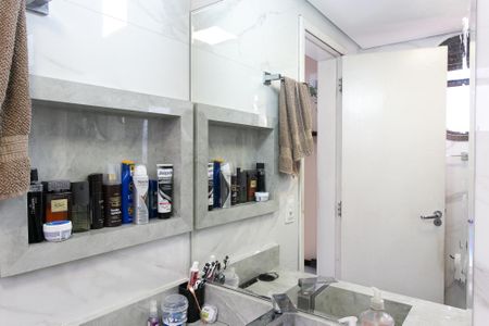 Apartamento à venda com 150m², 4 quartos e 3 vagas Apartamento à venda com 150m², 4 quartos e 3 vagasBanheiro da Suíte 2