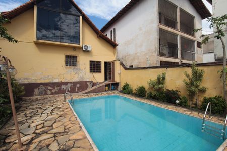 Casa à venda com 360m², 5 quartos e 2 vagasPiscina