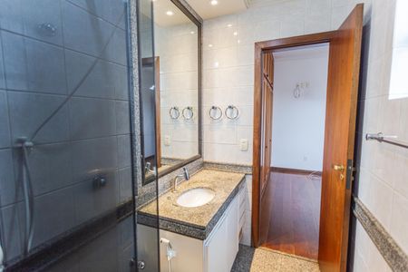 Apartamento à venda com 110m², 3 quartos e 2 vagas Apartamento à venda com 110m², 3 quartos e 2 vagasBanheiro da Suíte