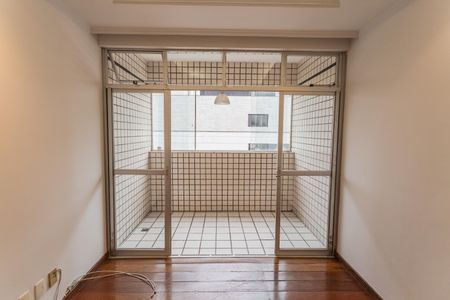 Apartamento à venda com 110m², 3 quartos e 2 vagas Apartamento à venda com 110m², 3 quartos e 2 vagasVaranda da Sala