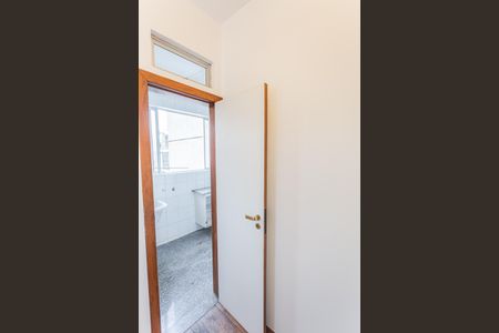 Apartamento à venda com 110m², 3 quartos e 2 vagas Apartamento à venda com 110m², 3 quartos e 2 vagasQuarto de Serviço