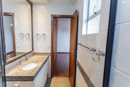 Apartamento à venda com 110m², 3 quartos e 2 vagas Apartamento à venda com 110m², 3 quartos e 2 vagasBanheiro da Suíte