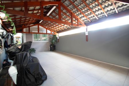 Casa à venda com 135m², 3 quartos e 3 vagasGaragem
