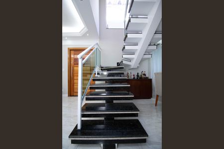 Casa à venda com 135m², 3 quartos e 3 vagasEscada