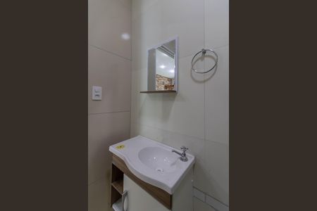 Banheiro  de kitnet/studio para alugar com 0 quarto, 45m² em Jardim Santa Edwirges, Guarulhos