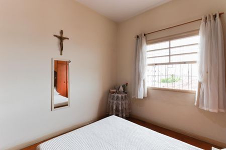 Casa à venda com 195m², 5 quartos e 2 vagasCasa 1 - Quarto 2