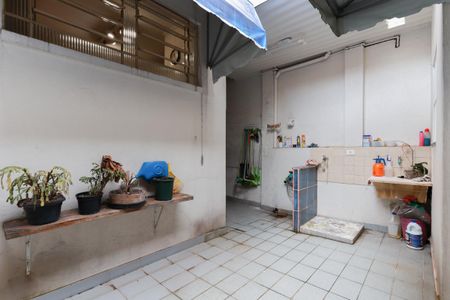 Casa à venda com 195m², 5 quartos e 2 vagasCasa 2 - Quintal e área de serviço