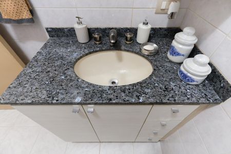 Casa à venda com 195m², 5 quartos e 2 vagasCasa 1 - Banheiro 2