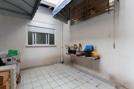 Casa à venda com 195m², 5 quartos e 2 vagasCasa 2 - Quintal e área de serviço