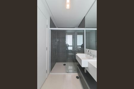Apartamento para alugar com 97m², 2 quartos e 2 vagas Apartamento para alugar com 97m², 2 quartos e 2 vagasBanheiro da Suíte 1