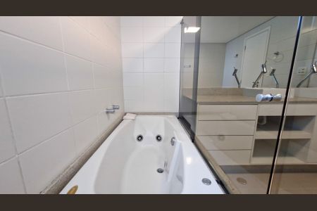 Apartamento para alugar com 266m², 4 quartos e 4 vagasBanheiro