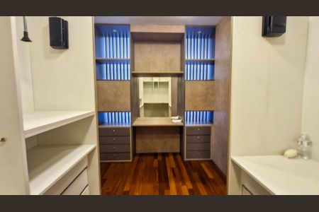 Apartamento para alugar com 266m², 4 quartos e 4 vagasCloset