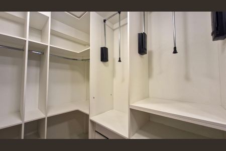 Apartamento para alugar com 266m², 4 quartos e 4 vagasCloset