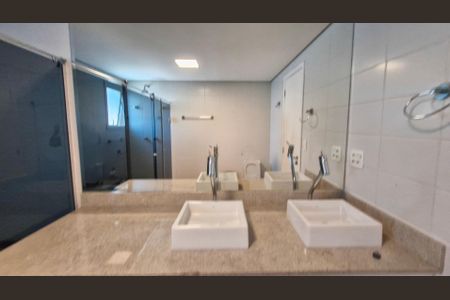 Apartamento para alugar com 266m², 4 quartos e 4 vagasBanheiro