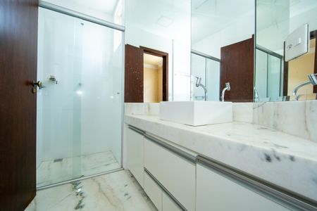 Apartamento à venda com 100m², 3 quartos e 2 vagas Apartamento à venda com 100m², 3 quartos e 2 vagasBANHEIRO1