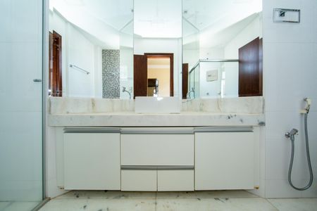 Apartamento à venda com 100m², 3 quartos e 2 vagas Apartamento à venda com 100m², 3 quartos e 2 vagasBANHEIRO1