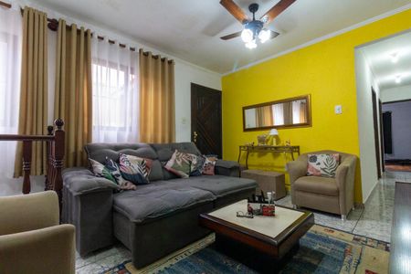 Casa à venda com 143m², 3 quartos e 3 vagasSala