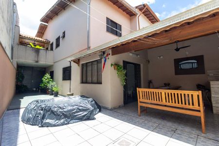 Casa à venda com 143m², 3 quartos e 3 vagasQuintal