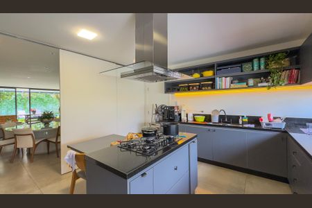 Casa para alugar com 400m², 4 quartos e 4 vagas Casa para alugar com 400m², 4 quartos e 4 vagasCozinha