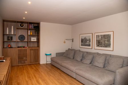 Casa para alugar com 400m², 4 quartos e 4 vagas Casa para alugar com 400m², 4 quartos e 4 vagasSala de Jogos