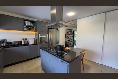 Casa para alugar com 400m², 4 quartos e 4 vagas Casa para alugar com 400m², 4 quartos e 4 vagasCozinha