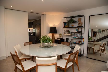 Casa para alugar com 400m², 4 quartos e 4 vagas Casa para alugar com 400m², 4 quartos e 4 vagasSala