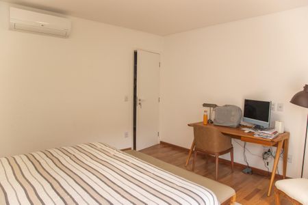 Casa para alugar com 400m², 4 quartos e 4 vagas Casa para alugar com 400m², 4 quartos e 4 vagasQuarto Suíte