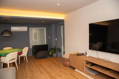 Casa para alugar com 400m², 4 quartos e 4 vagas Casa para alugar com 400m², 4 quartos e 4 vagasSala de Jogos