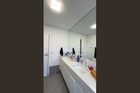 Casa para alugar com 400m², 4 quartos e 4 vagas Casa para alugar com 400m², 4 quartos e 4 vagasBanheiro da Suíte 1