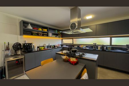 Casa para alugar com 400m², 4 quartos e 4 vagas Casa para alugar com 400m², 4 quartos e 4 vagasCozinha