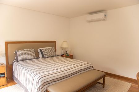 Casa para alugar com 400m², 4 quartos e 4 vagas Casa para alugar com 400m², 4 quartos e 4 vagasQuarto Suíte