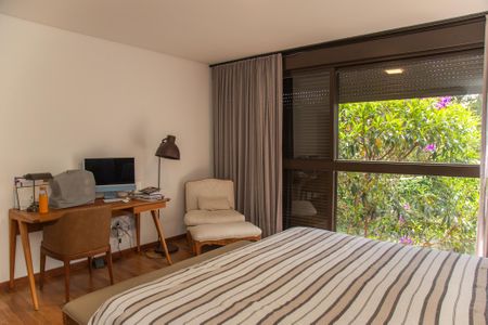 Casa para alugar com 400m², 4 quartos e 4 vagas Casa para alugar com 400m², 4 quartos e 4 vagasQuarto Suíte