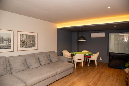 Casa para alugar com 400m², 4 quartos e 4 vagas Casa para alugar com 400m², 4 quartos e 4 vagasSala de Jogos