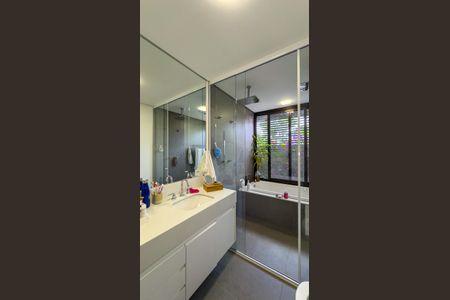 Casa para alugar com 400m², 4 quartos e 4 vagas Casa para alugar com 400m², 4 quartos e 4 vagasBanheiro da Suíte 1