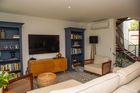 Casa para alugar com 400m², 4 quartos e 4 vagas Casa para alugar com 400m², 4 quartos e 4 vagasSala