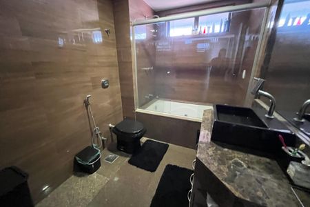 Apartamento para alugar com 150m², 3 quartos e 3 vagas Apartamento para alugar com 150m², 3 quartos e 3 vagasBanheiro quarto 1