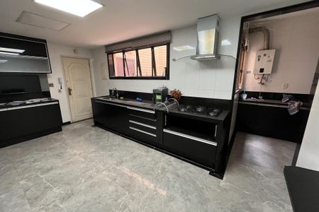 Apartamento para alugar com 150m², 3 quartos e 3 vagas Apartamento para alugar com 150m², 3 quartos e 3 vagasCozinha