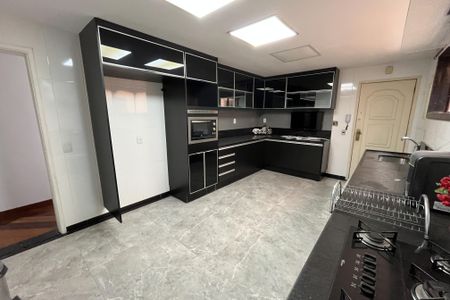 Apartamento para alugar com 150m², 3 quartos e 3 vagas Apartamento para alugar com 150m², 3 quartos e 3 vagasCozinha