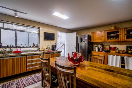 Casa à venda com 218m², 3 quartos e 4 vagas