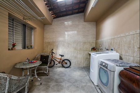Casa à venda com 218m², 3 quartos e 4 vagas