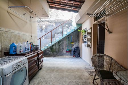 Casa à venda com 218m², 3 quartos e 4 vagas