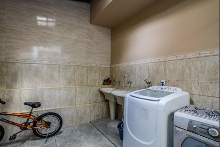 Casa à venda com 218m², 3 quartos e 4 vagas